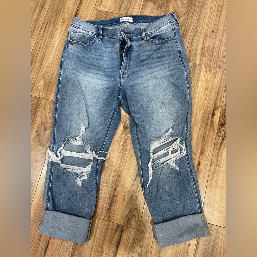 Studio Blue distressed boyfriend jean. Size 32